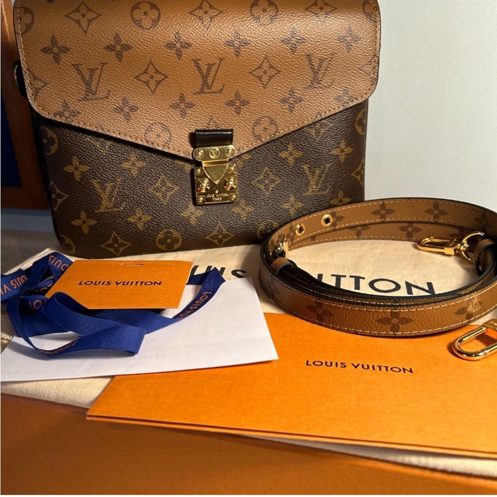 Louis Vuitton Pochette Metis in Reverse Monogram